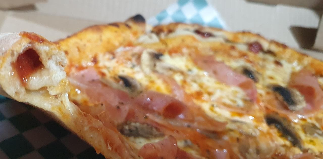 Masa artesanal gruesa vista lateral